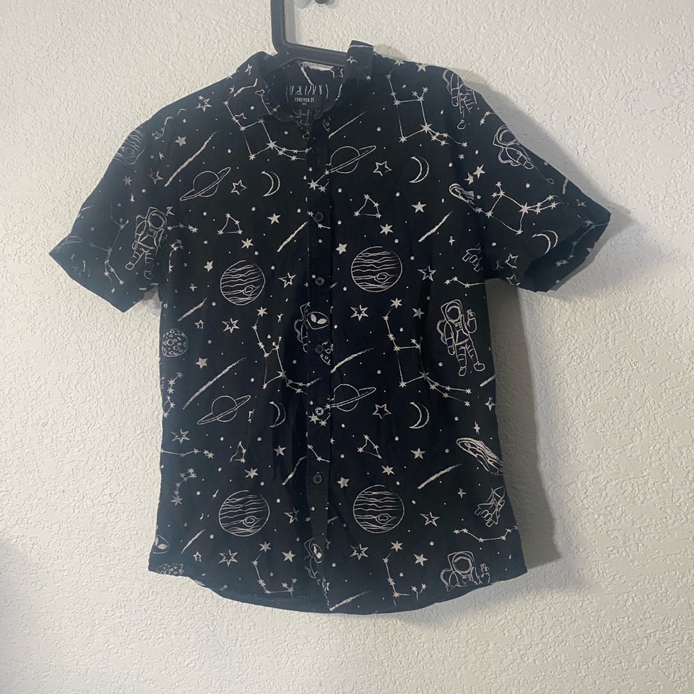 Forever 21 Men’s S Fun Galaxy Astronaut Print Cotton casual button down shirt.